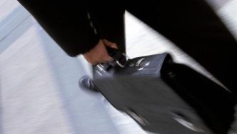 青海：省级机关出差应选乘相对经济交通工具，厅级以下严控乘机