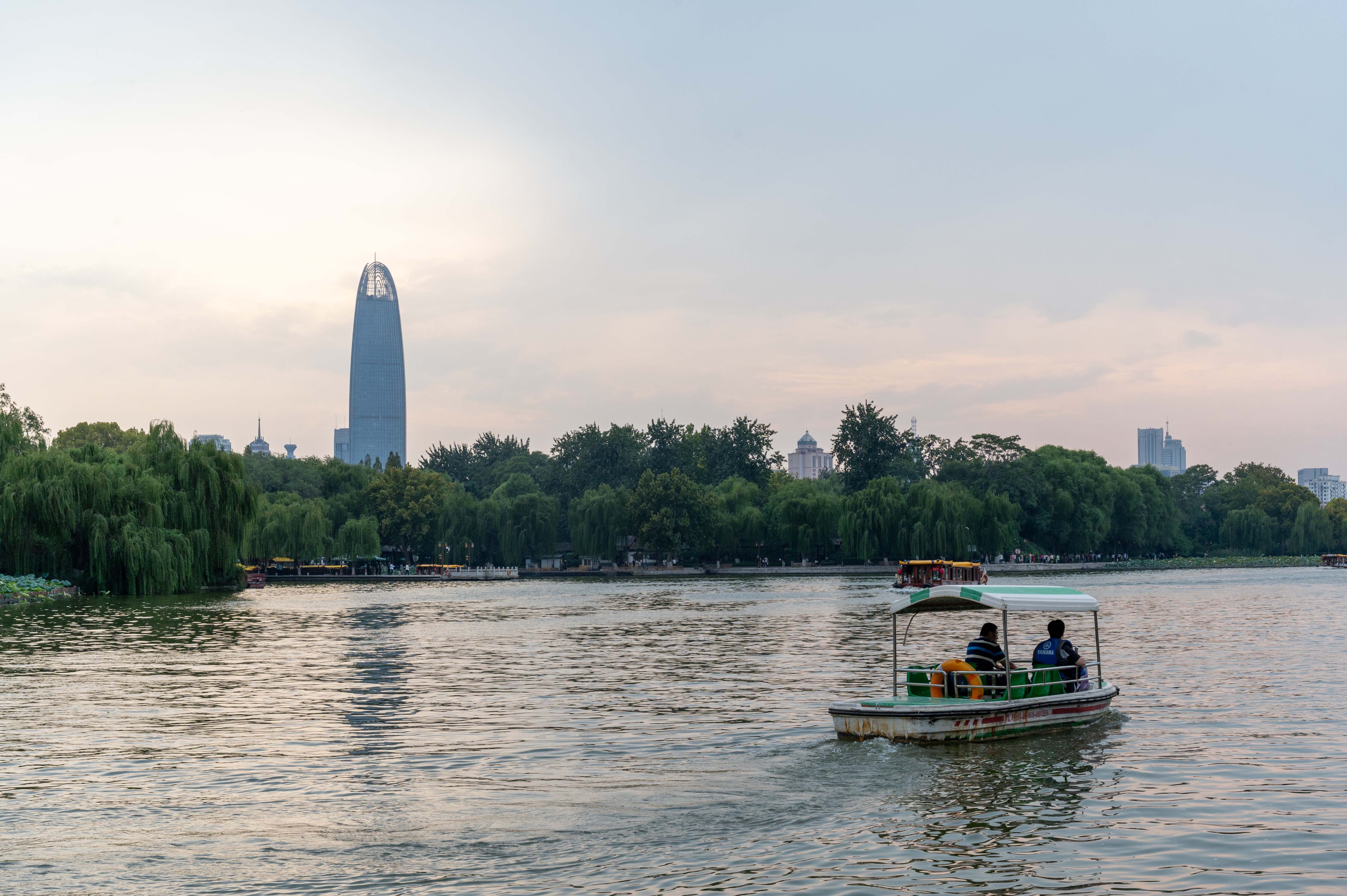 https://imgpai.thepaper.cn/newpai/image/1727669114000_waBdFs_1727695468805.jpg