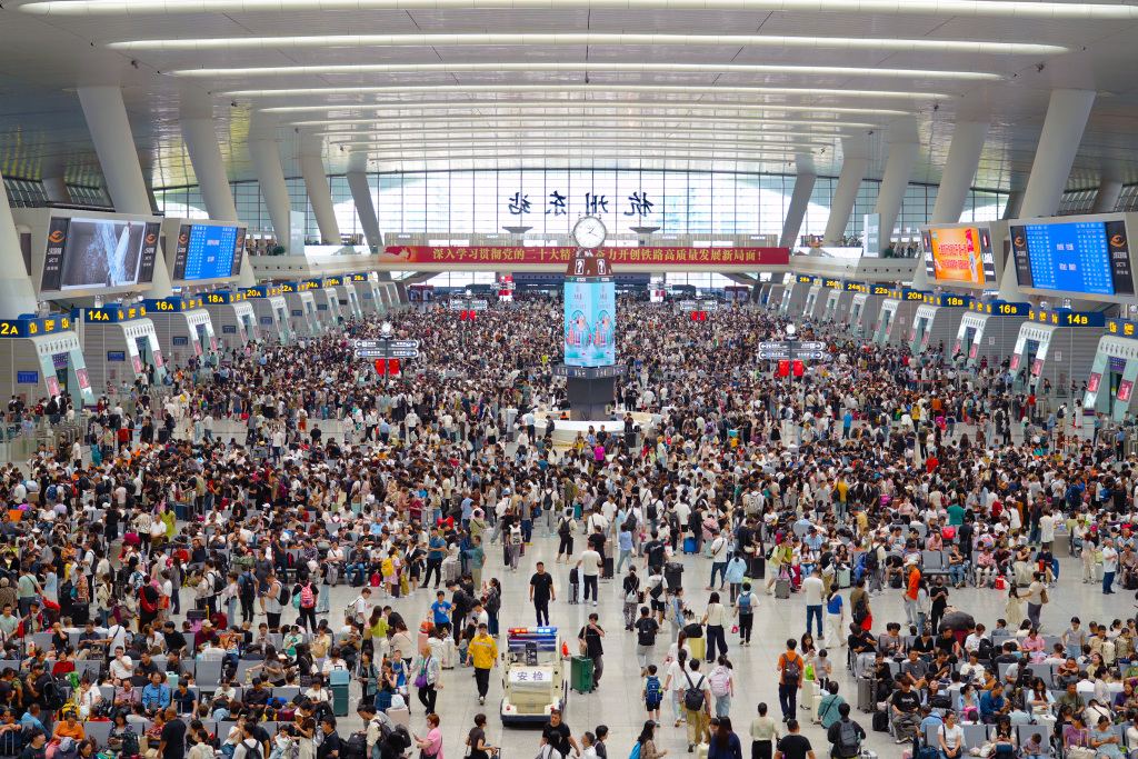 长三角铁路今日迎来国庆客流高峰，预计发送380万人次