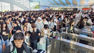 馬上評丨鐵路單日客流創歷史新高，見證黃金周的火與熱