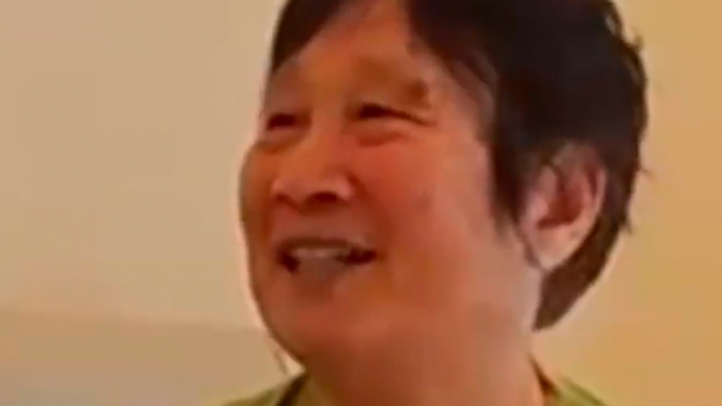 终于！77岁老人找到50年前收留他的姑娘