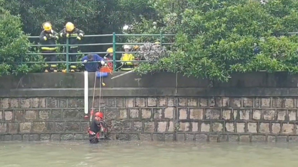 “康妮”夹风带雨来袭，上海消防全力以赴抗击台风