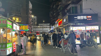 宜昌社区书记被摊贩刺死背后：小吃街提档升级，固定摊位难求