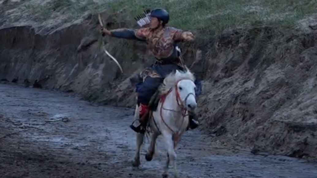 00后退役軍人馳騁世界原野騎射錦標賽，勇奪2項目冠亞軍