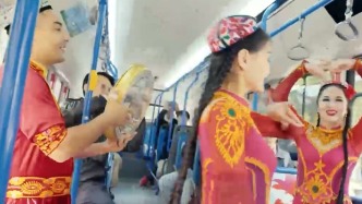 沪喀同心丨亚克西！上海公交开通“遇见喀什风景线”主题巴士