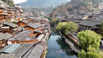 冬游贵州｜走进西江千户苗寨：吊脚楼美，人也是风景