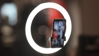 打造“网红儿童”曝光校园日常，是谁在孩子身上“榨”流量？