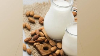 大爺大媽，在抖音瘋搶駝奶粉