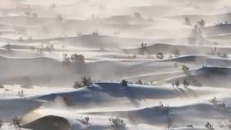 大美中国 | 甘肃阿克塞出现沙漠雪雾景观