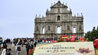 圖集｜澳門慶祝回歸祖國25周年，街頭巷尾紅旗飄揚