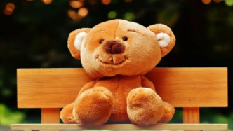 县城酒店，被年轻人和“娃”占领