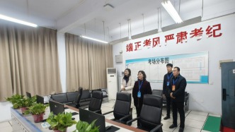 校長夏新顏巡視指導學校全國大學生英語四、六級考試工作