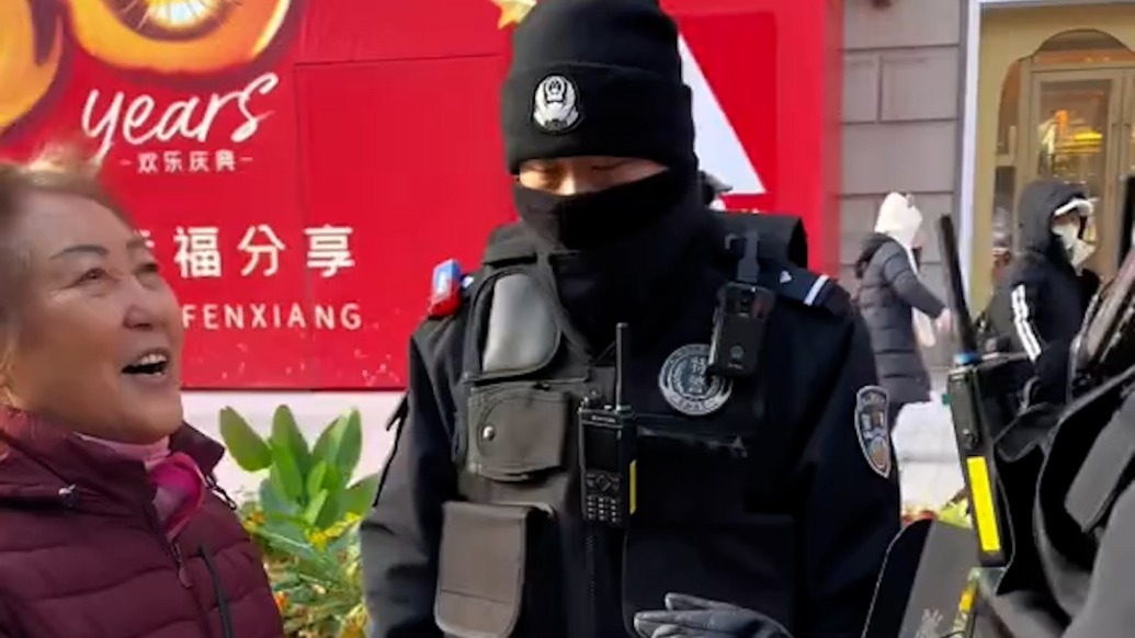 为这座有爱的城市点赞！大妈求助哈尔滨特警找手撕面包店