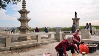 海外博主走上了洛阳桥：看到中国造桥智慧接力，在我家乡建了新大桥