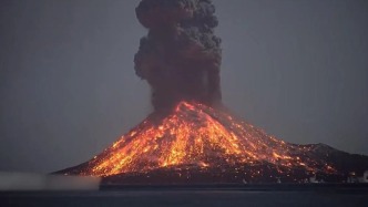 日本一火山爆炸性噴發！煙霧高達3400米！更危險的還沒發生？