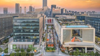 化身冬日童话小镇，前滩公园巷以温暖打造“快慢皆宜”休憩地