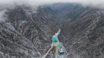 中央红军长征翻越的第一座大雪山夹金山隧道贯通