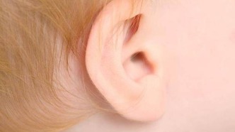 耳前“福气仓”竟藏隐患，一岁幼童千里寻医