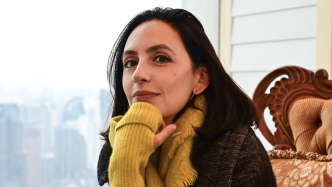 当法语与中国民谣契合，安娜和她的朋友们边走边唱