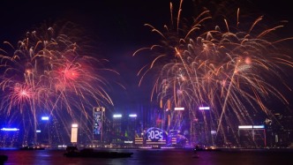 香港舉行煙花匯演迎接新年