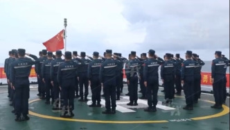 視頻丨南熏艦在仙賓礁海域升國旗慶元旦