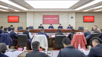 錦江區(qū)委召開(kāi)黨外人士座談會(huì)，征求對(duì)中共成都市錦江區(qū)委八屆八次全會(huì)文件的意見(jiàn)建議