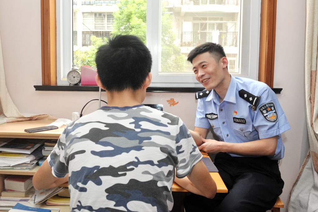 被誉为青少年问题专家，上海民警陈梁顺当选全国“最美基层民警”