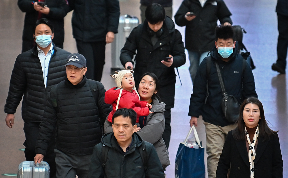 春运首日，全国铁路发送旅客1039万人次