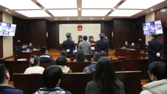馬鞍山市原常務(wù)副市長(zhǎng)黃化鋒被控受賄三千余萬(wàn)元