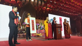 “点亮心愿”慈善义拍在沪举行，27幅书画作品共筹善款697.8万