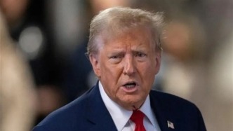 特朗普簽署行政令，廢除拜登政府近80項政策 ???