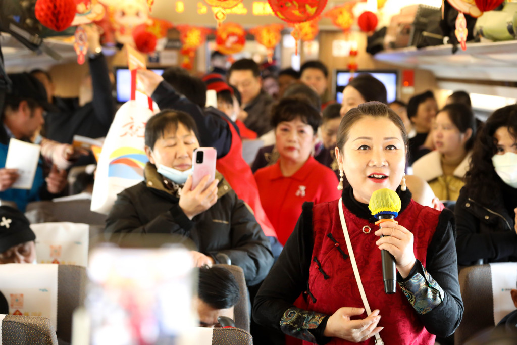 长三角铁路春运客流保持高位运行，今日预计发送超300万人次