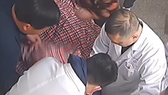 男童溺水被救后停止呼吸，醫(yī)護(hù)18分鐘接力救援搶回一命