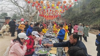 年味來了：長沙一地千余村民吃長龍宴過“非遺中國年”