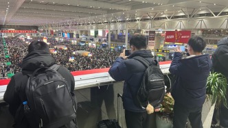 图集｜凌晨的虹桥火车站：这一夜，家和远方已近在咫尺