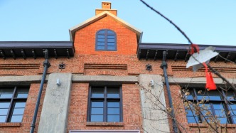 老建筑成网红打卡点，外国博主流连唐山培仁历史文化街