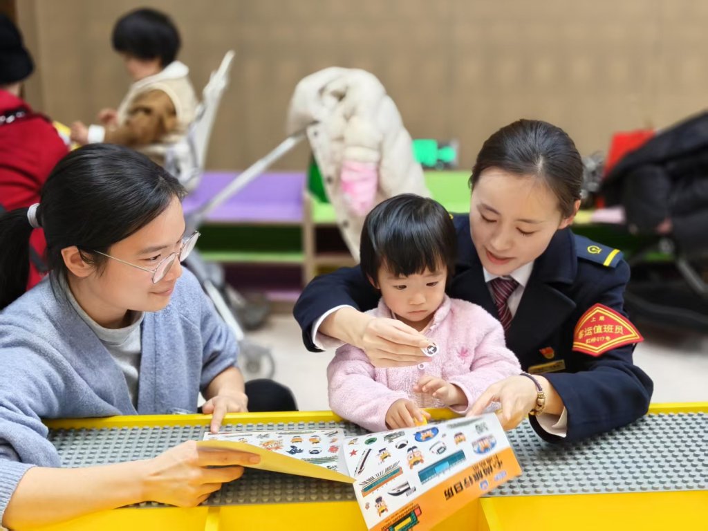 持续更新·除夕24小时｜万家灯火团圆时，急诊科医生依然在忙碌