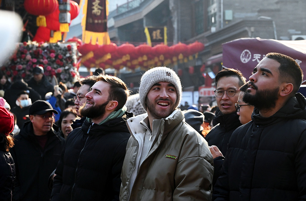 来中国过春节！春节文化“圈粉”外国友人