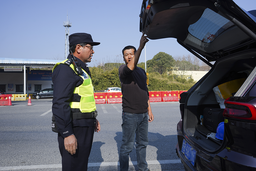 “凭良心做工作”扎根基层39年，这位民警退休前执行最后一次春节安保