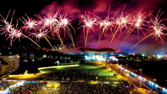 浏阳烟花重生：当“七彩祥云”在头顶绽放，“人生都圆满了”