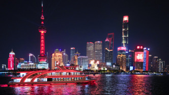 橫跨三大洲，上海邀約全球地標高塔接力點亮“中國紅”
