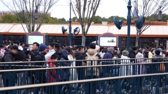 上海国际旅游度假区迎大客流，浦东警方实施等级分流管控措施