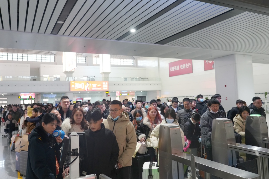 长三角铁路迎返程客流高峰，预计今日发送旅客270万人次