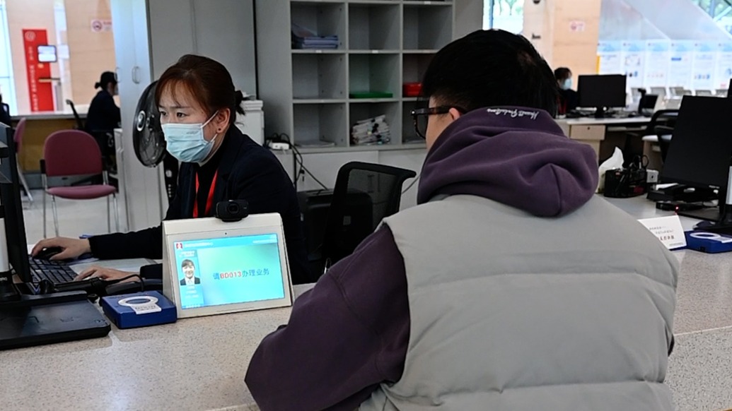开年看上海｜“窗口帮忙准备了材料”，企业点赞政务服务办理速度