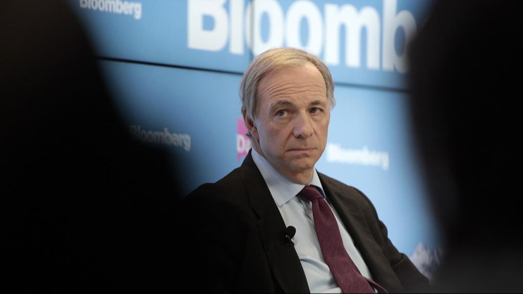 達(dá)利歐談DeepSeek：中國(guó)在應(yīng)用方面遙遙領(lǐng)先，打好科技“戰(zhàn)爭(zhēng)”比利潤(rùn)更重要