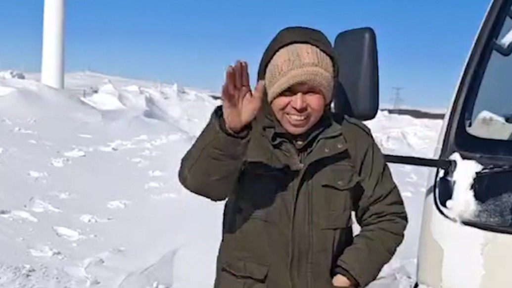 -35°C气温下被困雪地,老人获救后现身感谢恩人