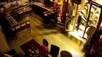 人民热评：“破门亮灯”，道歉不是终点