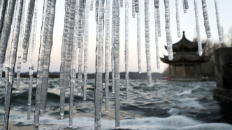 直擊蛇年首場(chǎng)寒潮｜沒(méi)有煙雨，“速凍”下的江南也很美