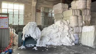 澎湃回声｜澎湃暗访“下脚料制假棉被”追踪：多地监管部门紧急行动，部分涉事商品已下架