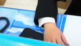 丽江机场“值机员撕登机牌”调查结果：两名涉事人员待岗，多个部门负责人被警告